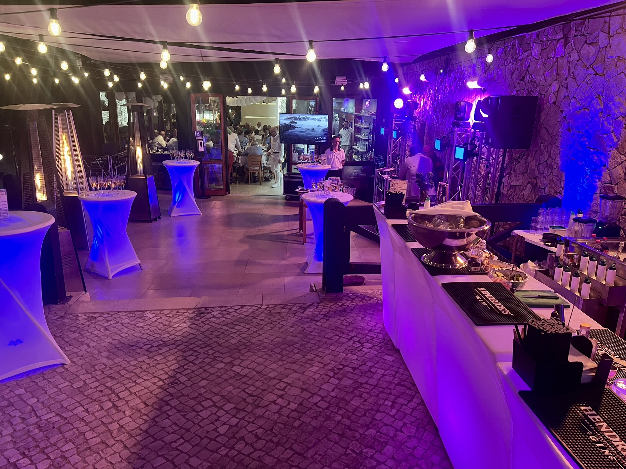 Cocktail bar